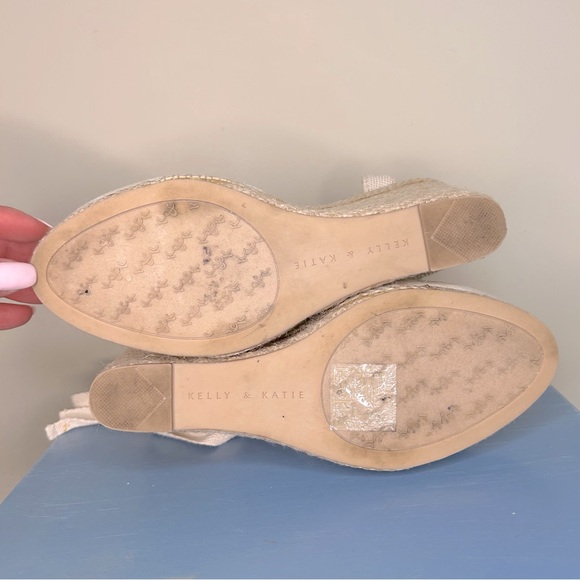 Kelly and Katie Hannah close toe espadrilles - Picture 8 of 8